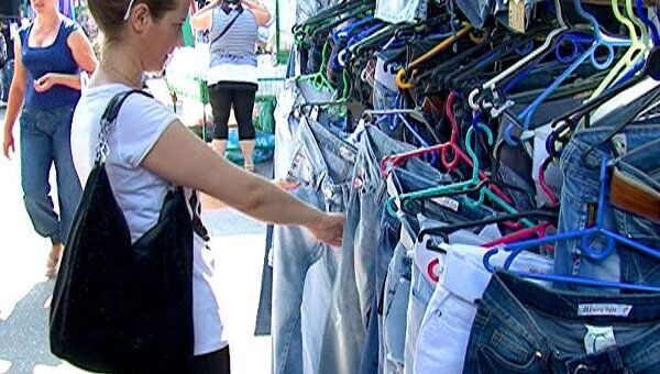 Последний день торговли в Лужниках превратился в большую распродажу Последний день торговли в Лужниках превратился в большую распродажу