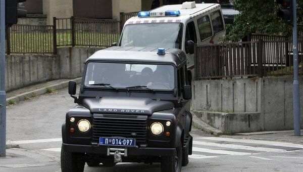 Конвой с Гораном Хаджичем покидает здание Специального суда в Белграде Конвой с Гораном Хаджичем покидает здание Специального суда в Белграде