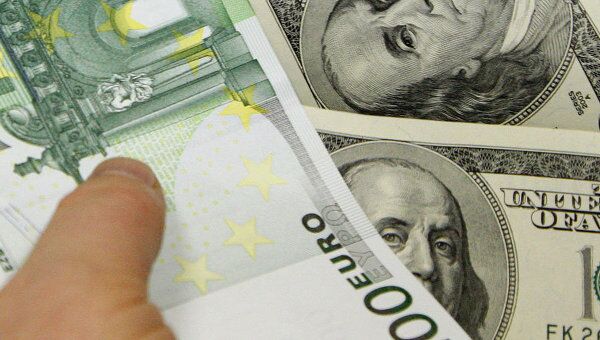 Денежные купюры. Доллары США. Евро Денежные купюры. Доллары США. Евро