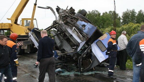 ДТП с участием автобуса и грузовика в Кемеровской области ДТП с участием автобуса и грузовика в Кемеровской области