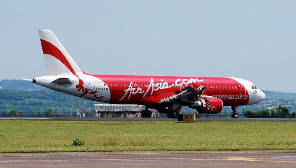 Самолет авиакомпании AirAsia. Архивное фото Самолет авиакомпании AirAsia. Архивное фото