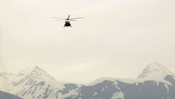 Вертолет МИ-171 на фоне Кавказских гор Вертолет МИ-171 на фоне Кавказских гор