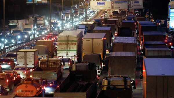 Автомобильное движение на улицах Москвы. Архив Автомобильное движение на улицах Москвы. Архив