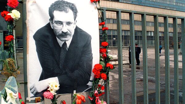 В день гибели В.Листьева у телецентра Останкино В день гибели В.Листьева у телецентра Останкино