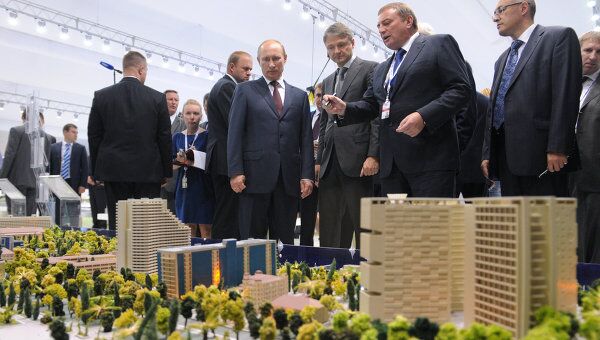 Премьер-министр РФ В.Путин осмотрел экспозицию инновационных проектов в рамках форума Сочи-2011 Премьер-министр РФ В.Путин осмотрел экспозицию инновационных проектов в рамках форума Сочи-2011