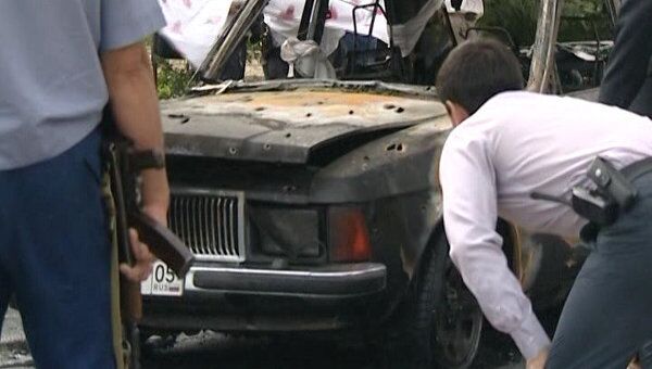 Служебный автомобиль замглавы УФСИН по Дагестану сгорел после обстрела Служебный автомобиль замглавы УФСИН по Дагестану сгорел после обстрела