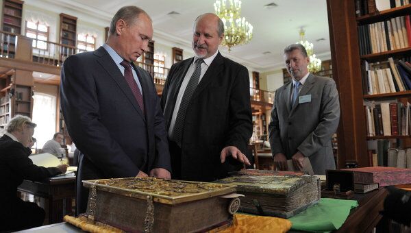 Премьер-министр РФ В.Путин провел встречу с писателями и представителями РКС Премьер-министр РФ В.Путин провел встречу с писателями и представителями РКС