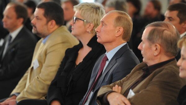 Премьер-министр РФ В.Путин провел встречу с писателями и представителями РКС Премьер-министр РФ В.Путин провел встречу с писателями и представителями РКС