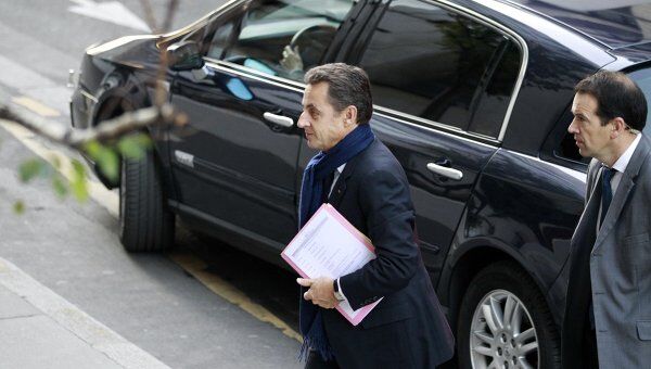 Президент Франции Николя Саркози в четверг навестил в клинике Ля Мюэтт свою супругу и новорожденную дочь Президент Франции Николя Саркози в четверг навестил в клинике Ля Мюэтт свою супругу и новорожденную дочь