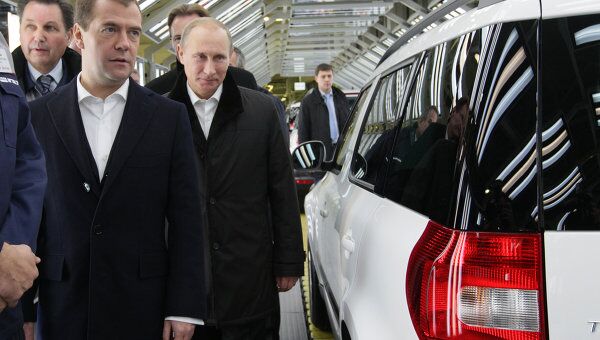 Д.Медведев и В.Путин посетили Горьковский автозавод в Нижнем Новгороде Д.Медведев и В.Путин посетили Горьковский автозавод в Нижнем Новгороде