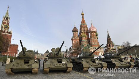 Шествие в честь 70-летней годовщины парада на Красной площади Шествие в честь 70-летней годовщины парада на Красной площади