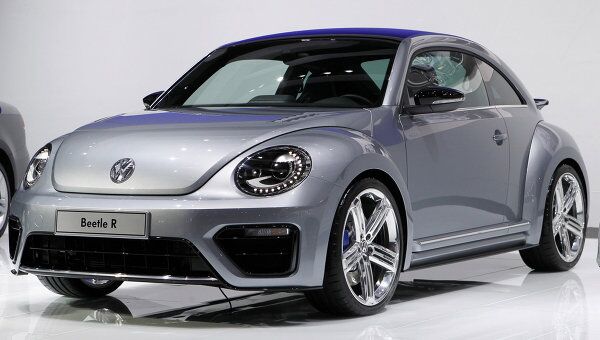 Volkswagen Beetle R на автосалоне в Лос-Анджелесе. Архив Volkswagen Beetle R на автосалоне в Лос-Анджелесе. Архив