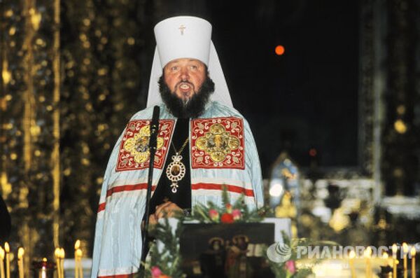 Митрополит Смоленский и Калининградский Кирилл во время литургии в Успенском соборе Смоленска Митрополит Смоленский и Калининградский Кирилл во время литургии в Успенском соборе Смоленска