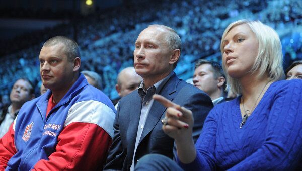 Владимир Путин (в центре) Владимир Путин (в центре)