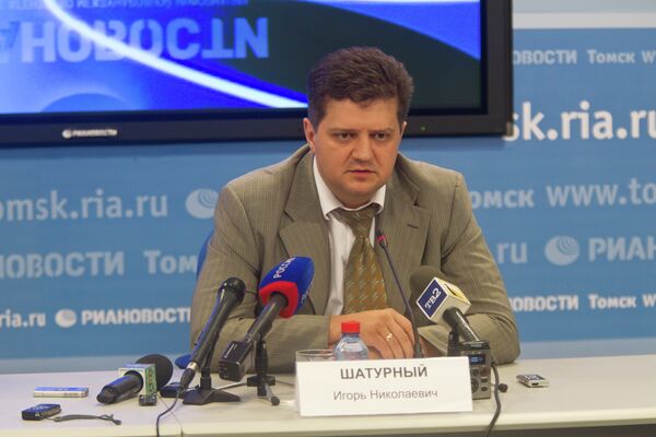 Заместитель губернатора по строительству, ЖКХ, дорожному комплексу, ГО и ЧС Игорь Шатурный. Заместитель губернатора по строительству, ЖКХ, дорожному комплексу, ГО и ЧС Игорь Шатурный.
