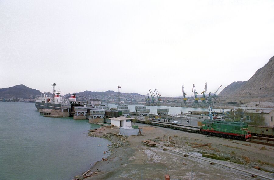 Порт на Каспийском море Порт на Каспийском море