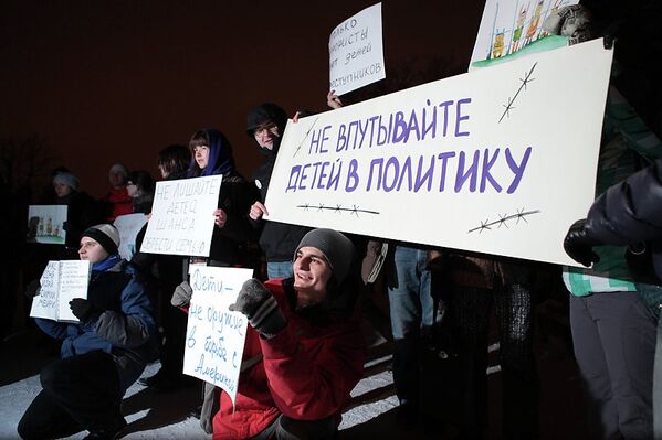 Акция против закона Димы Яковлева на Марсовом поле Акция против закона Димы Яковлева на Марсовом поле