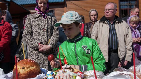 Освящение куличей и яиц в церкви святителя Петра Митрополита Московского в Петербурге Освящение куличей и яиц в церкви святителя Петра Митрополита Московского в Петербурге