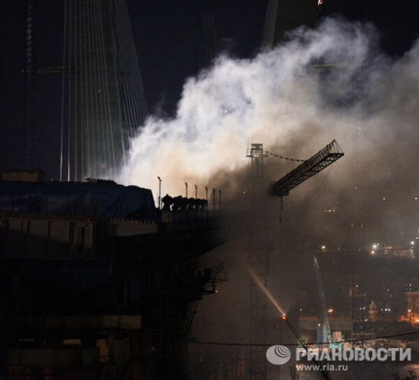 Горит строящийся мост во Владивостоке Горит строящийся мост во Владивостоке