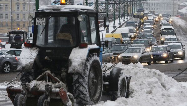 Уборка снега в центре Москвы Уборка снега в центре Москвы