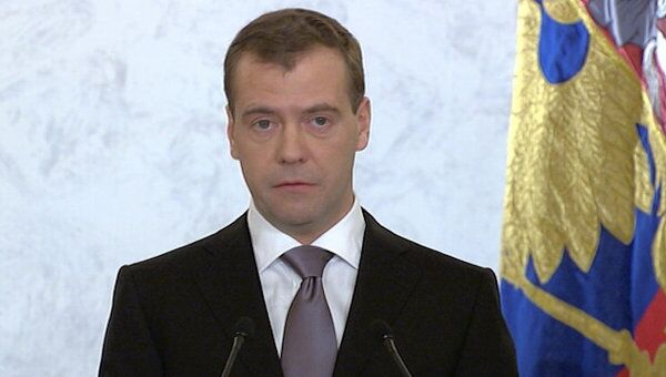 Медведев предложил создать независимое от владельцев общественное ТВ Медведев предложил создать независимое от владельцев общественное ТВ