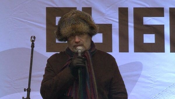 Акунин на митинге предложил название для нового общественного движения Акунин на митинге предложил название для нового общественного движения