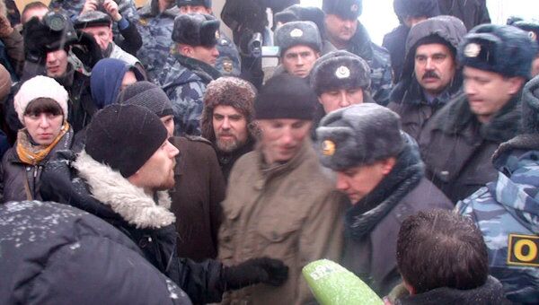Полиция задержала участников несанкционированной акции в Петербурге Полиция задержала участников несанкционированной акции в Петербурге