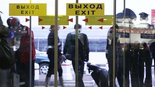 Пассажиры отмененных рейсов в аэропорту Шереметьево Пассажиры отмененных рейсов в аэропорту Шереметьево