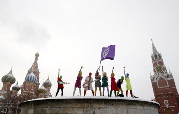 Выступление феминистской панк-группы PUSSY RIOT на Красной площади Выступление феминистской панк-группы PUSSY RIOT на Красной площади