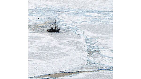 Корабль в Охотском море. Архив Корабль в Охотском море. Архив