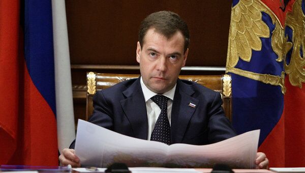 Медведев требует незамедлительно подготовить новую программу пожарной безопасности Медведев требует незамедлительно подготовить новую программу пожарной безопасности