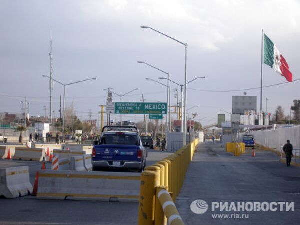 КПП на границе Мексики и США КПП на границе Мексики и США