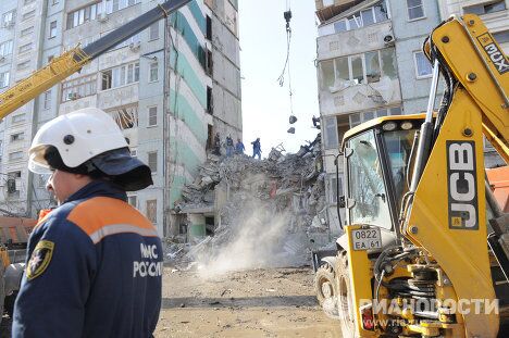 Обрушение подъезда жилого дома в Астрахани Обрушение подъезда жилого дома в Астрахани