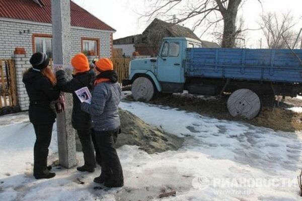 Волонтеры расклеивают ориентировки в Брянске. Волонтеры расклеивают ориентировки в Брянске.