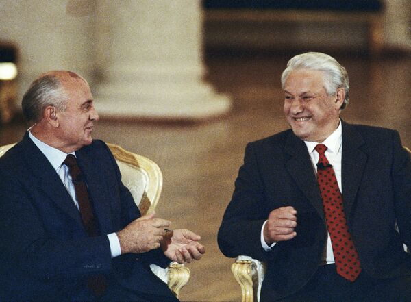 Президент СССР Михаил Горбачев и Президент РФ Борис Ельцин. 1991 год Президент СССР Михаил Горбачев и Президент РФ Борис Ельцин. 1991 год