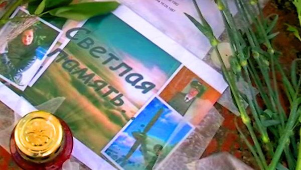 Во время панихиды коллеги рассказали о погибших стюардессах ATR-72 Во время панихиды коллеги рассказали о погибших стюардессах ATR-72