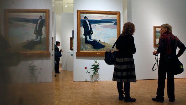 В музее. Архив В музее. Архив