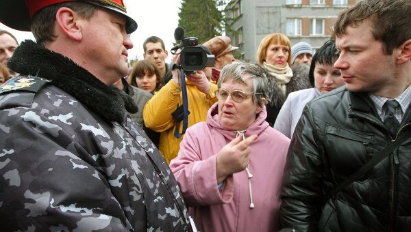 Сход жителей города Гусева в поддержку жестоко избитой подругами Елены Сухоруковой Сход жителей города Гусева в поддержку жестоко избитой подругами Елены Сухоруковой