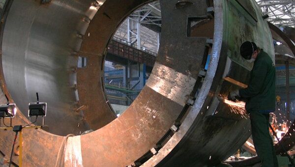 Станок весом 200 тонн обрабатывает детали для атомных станций. Архивное фото Станок весом 200 тонн обрабатывает детали для атомных станций. Архивное фото
