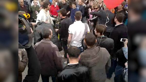 Уличные акции сторонников и противников мэра Астрахани Уличные акции сторонников и противников мэра Астрахани