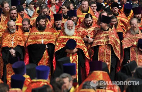Крестный ход и молитвенное стояние в защиту веры, поруганных святынь, Церкви и ее доброго имени Крестный ход и молитвенное стояние в защиту веры, поруганных святынь, Церкви и ее доброго имени