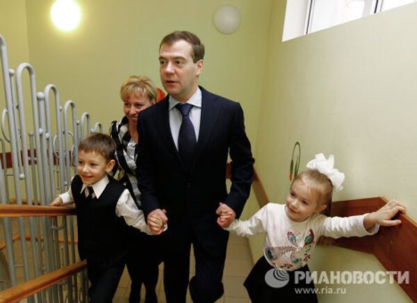 Дмитрий Медведев посетил московский детский сад Дмитрий Медведев посетил московский детский сад