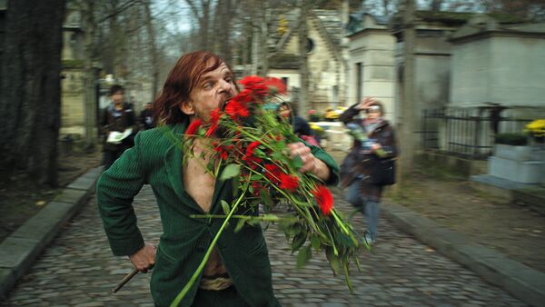 Кадр из фильма Корпорация Святые моторы Леоса Каракса Кадр из фильма Корпорация Святые моторы Леоса Каракса