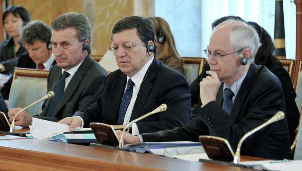 Председатель Европейского Совета Херман Ван Ромпей и председатель Еврокомиссии Жозе Мануэл Баррозу (справа налево) во время заседания участников встречи на высшем уровне Россия – Европейский союз Председатель Европейского Совета Херман Ван Ромпей и председатель Еврокомиссии Жозе Мануэл Баррозу (справа налево) во время заседания участников встречи на высшем уровне Россия – Европейский союз