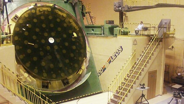 Зеркало для крупнейшего в России телескопа полируют на гигантском станке Зеркало для крупнейшего в России телескопа полируют на гигантском станке