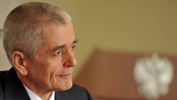 Руководитель Федеральной службы по надзору в сфере защиты прав потребителей и благополучия человека Геннадий Онищенко Руководитель Федеральной службы по надзору в сфере защиты прав потребителей и благополучия человека Геннадий Онищенко