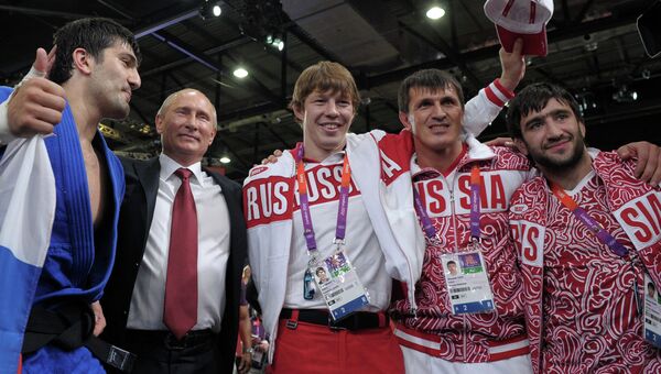 Президент России Владимир Путин с олимпийскими чемпионами и призером по дзюдо Президент России Владимир Путин с олимпийскими чемпионами и призером по дзюдо