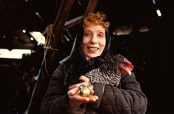 Кадр со сьемок фильма Курочка Ряба (1994) Кадр со сьемок фильма Курочка Ряба (1994)