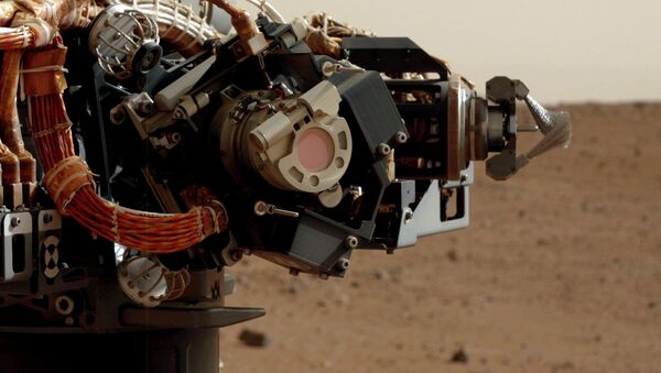 Камера MAHLI на манипуляторе марсохода Curiosity Камера MAHLI на манипуляторе марсохода Curiosity