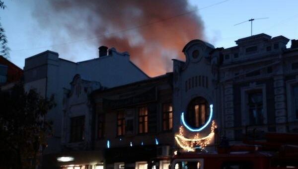 Пожар в здании театра юного зрителя в Саратове Пожар в здании театра юного зрителя в Саратове